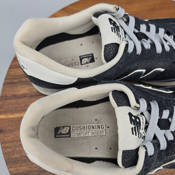 Athletic_Shoes